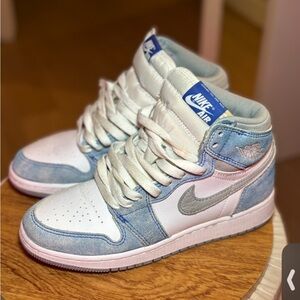 Aj1 hyper royal